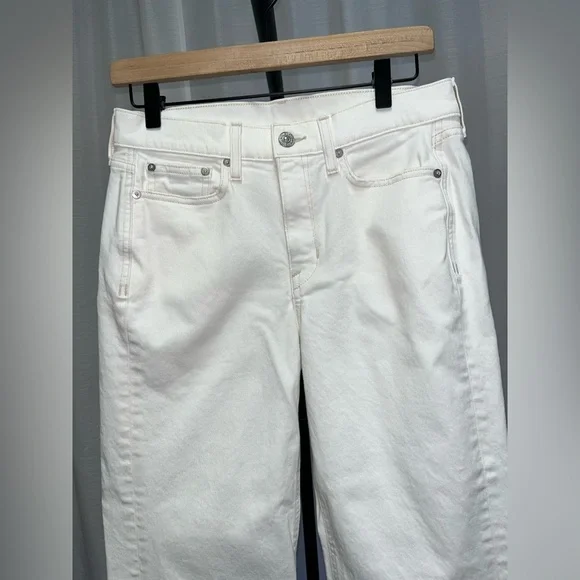 Ayr The Secret Sauce in crème soda | size 27 - Picture 2 of 11